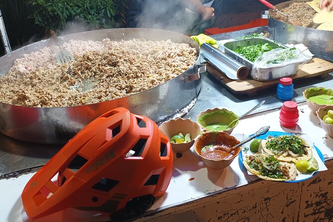 Taco Tour in Oaxaca : delicious street food by bike - Meeting Daniel at 8:00 pm