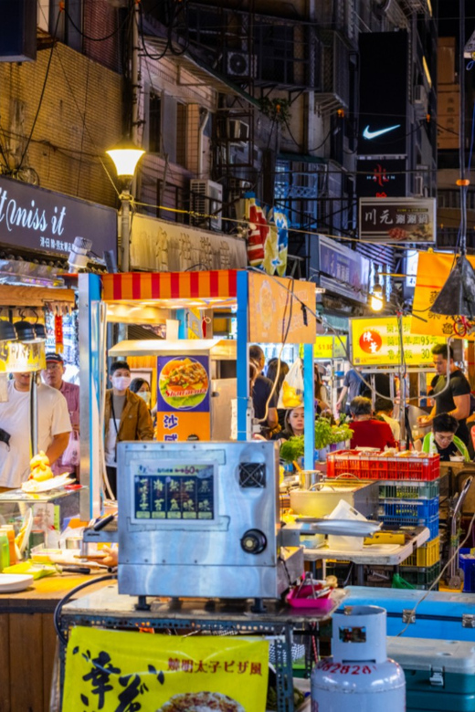 Taipei: 2-Hour Raohe Night Market Walking Tour - Black pepper buns and Raohe’s famous flavors