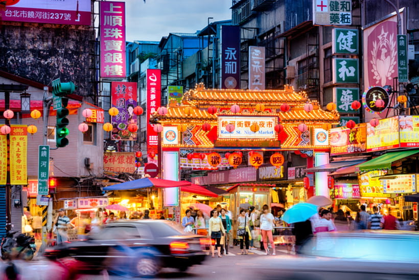Taipei: 2-Hour Raohe Night Market Walking Tour - Meeting at Songshan Station and finding the market