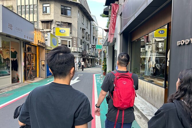 Taipei Hidden Eats, Market & Street Food Tour with 8+ Tastings - The university district adds context between bites
