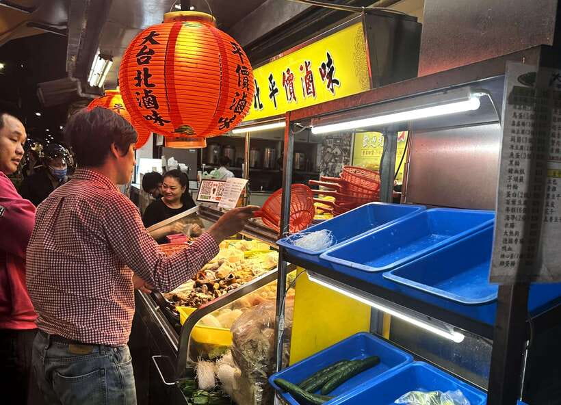 Taipei: Street Food & Hidden Eats Night Market Food Tour - Who should book this Taipei food tour?