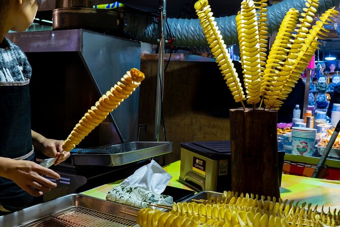 Taipei Street Food & Night Market Tour with a Local: Private & Custom - A temple visit changes the pace