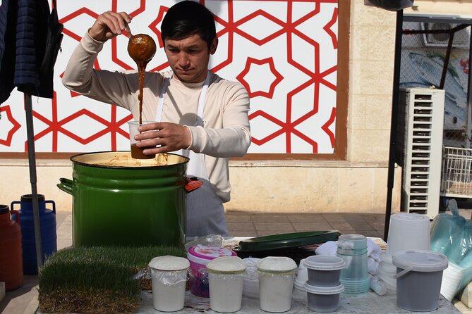 Tashkent Vegan Street Food Tour - Akmal’s role in making the tour personal