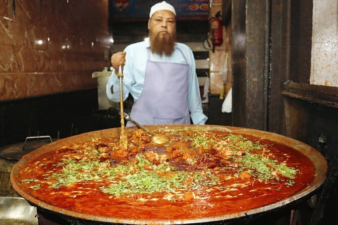 Taste Famous & Best Street Food of Old Delhi (Jama Masjid) - Chawri Bazar and the first steps into the old city