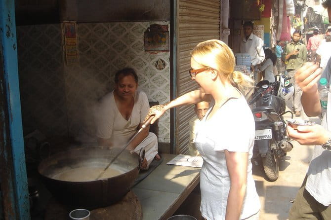 Taste Famous & Best Street Food of Old Delhi (Jama Masjid) - A private format with local introductions