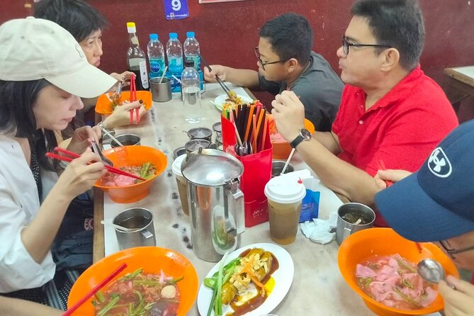 Taste of Chiang Mai: Michelin Guide Street Food Small Group 2Hr - The dinner option and Jia Tong Heng