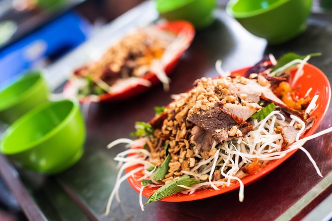 Tasting 8 Different Hanoi Street Foods at Noon Time - Is $25.65 a fair price?