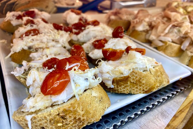 Tasty Street Food Tour of Venice City Center with Cicchetti & Local Specialties - Reading Venice through Rialto Market
