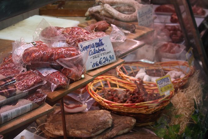 Tasty Trastevere Street Food Tour in Rome from Tiberine Island to Ponte Sisto - Booking details that affect your day