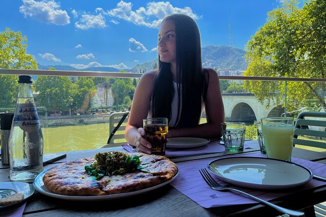 Tbilisi Street Food Tour (All-inclusive) - Cafe Daphna and the khinkali lesson