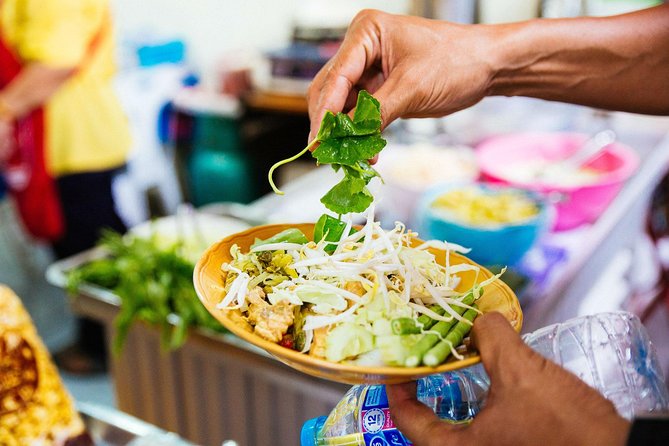 The 10 Tastings of Bangkok: Private Street Food Tour - What the strongest guide experiences have in common