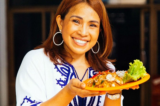 The 10 Tastings of Bangkok: Private Street Food Tour - First bites in Ari: yam pak salad and Thai fish cakes