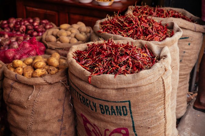 The 10 Tastings of Colombo With Locals: Private Street Food Tour - Pickled Fruit and Cassava Chips by Jami Ul-Alfar Mosque