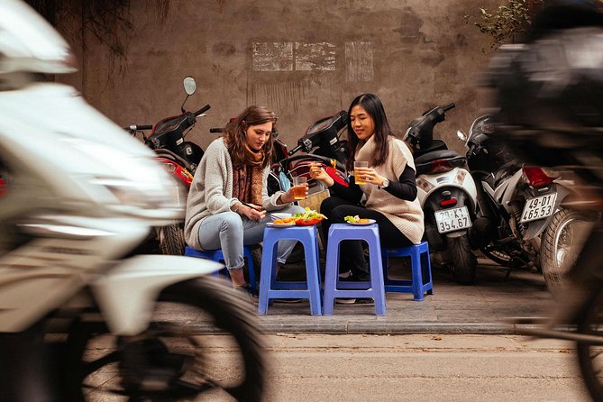 The 10 Tastings of Hanoi With Locals: Private Street Food Tour - Pho on Phố Hàng Vải