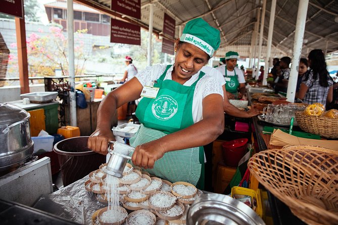 The 10 Tastings of Kandy With Locals: Private Street Food Tour - Kandy Lake and the optional Joy Boat ride