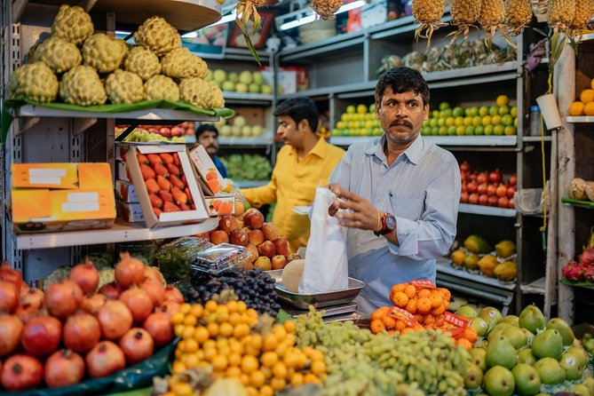 The 10 Tastings of Mumbai With Locals: Private Street Food Tour - Flowers, temples, and a short railway ride
