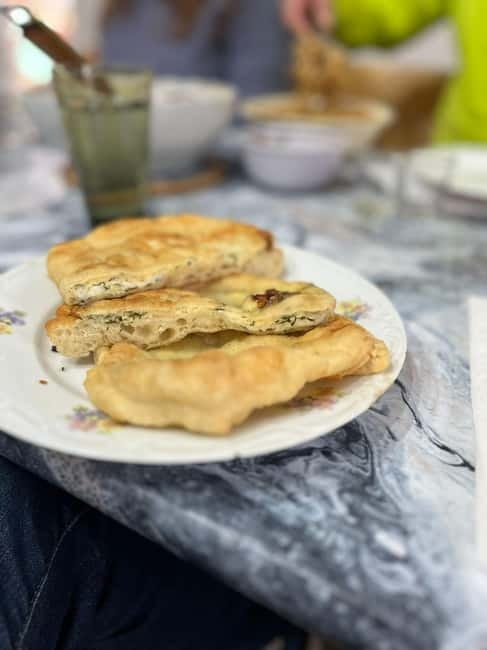 Timișoara: Street Food Tour with Local Guide - Meeting the guide at Victory Square