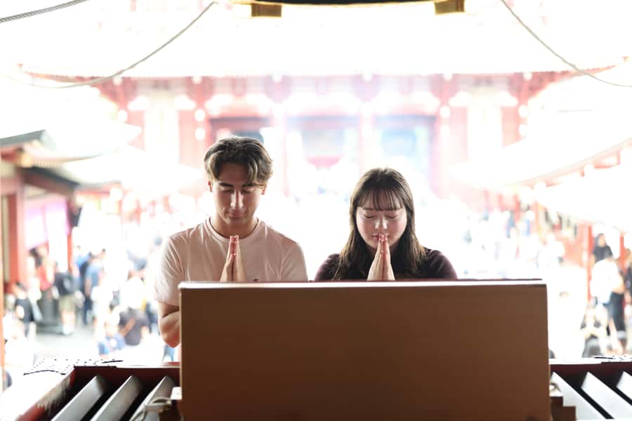 Tokyo: Sensoji Temple & Street Food: Private Tour with guide - Sensoji Temple and the Edo Period setting