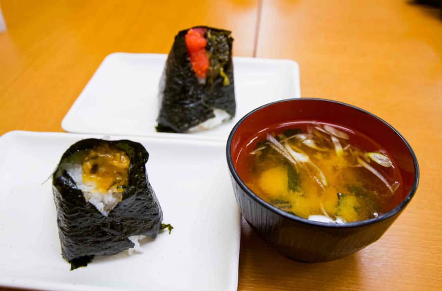 Tokyo: Togoshi Ginza Street Food Tour - Onigiri with 40-plus filling choices
