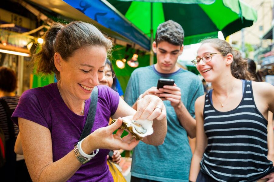 Tokyo: Tsukiji Fish Market Food and Culture Walking Tour - The history is useful, but the food leads
