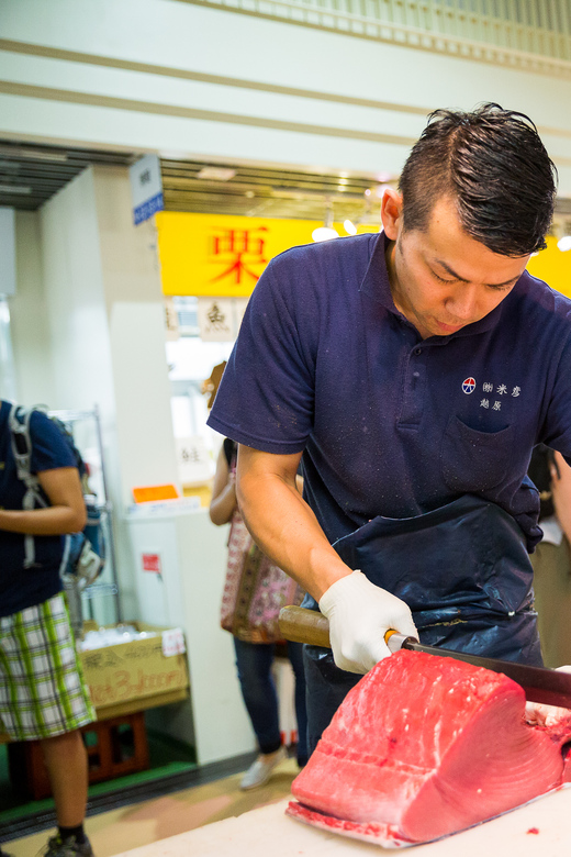Tokyo: Tsukiji Fish Market Food and Culture Walking Tour - The first 30 minutes: getting oriented in the outer market
