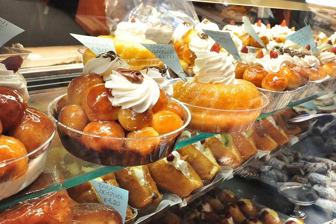 Tour Naples Historical Center and Street Food Markets - Spaccanapoli and Via San Gregorio Armeno
