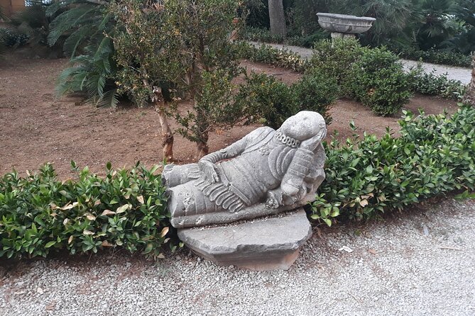 Tour of Villa Palagonia and Street Food itinerary in Bagheria - What the guide and group size add