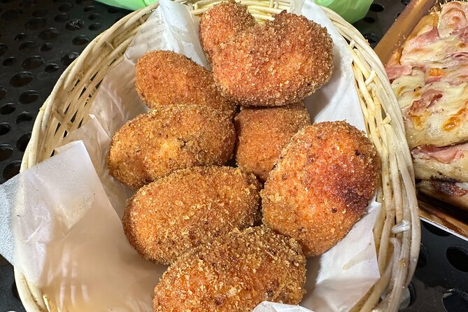 Trastevere Guided Walking Street Food Tour in Rome - Piazza in Piscinula brings you into the quieter lanes