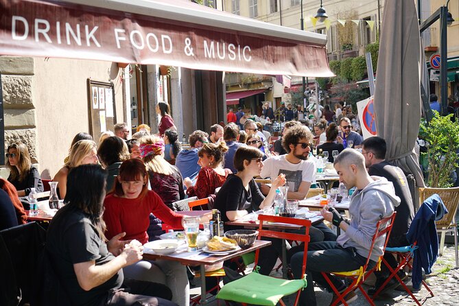 Turin: Sunset Food & Drinks Tour by Do Eat Better - Piazza Carlo Emanuele II: the most debated plate