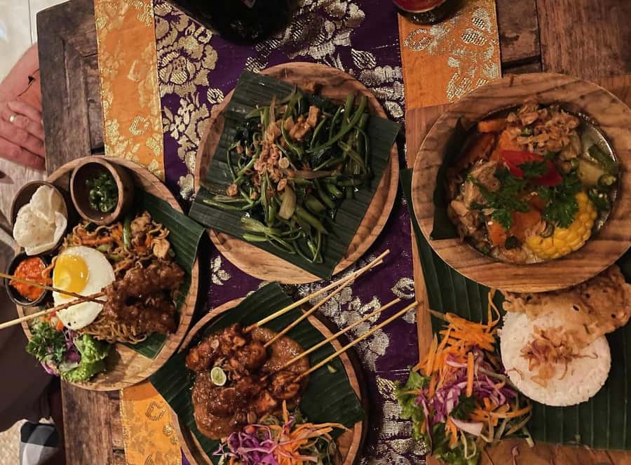 Ubud: Gianyar Night Market Food Tour with up to 17+ Tastings - Timing, transport, and the Ubud connection