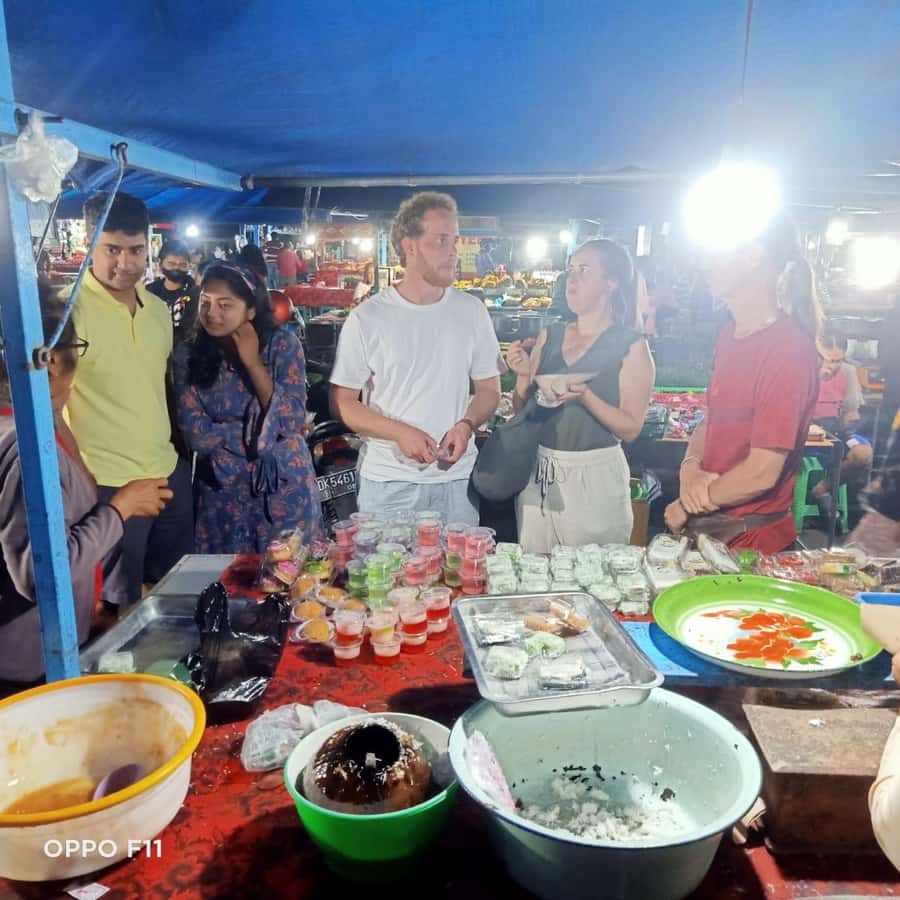 Ubud Traditional Night Market Food Tour-All Inclusive - The guides make or break the evening