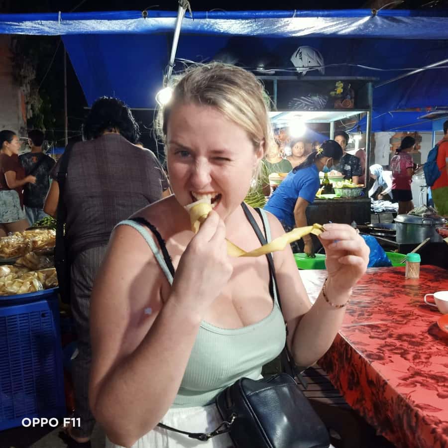 Ubud Traditional Night Market Food Tour-All Inclusive - Starting with Balinese cakes and snacks