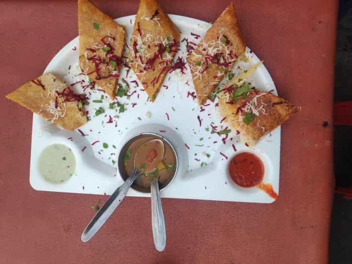 Udaipur: Street Food adventure l Eat Just like a local - Meeting Near Jagdish Temple