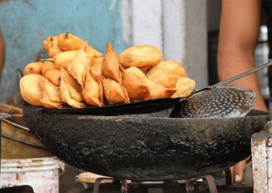 Udaipur: Street Food Crawl (2 Hours Local Food Tasting Tour) - Six or more tastes, at least in principle