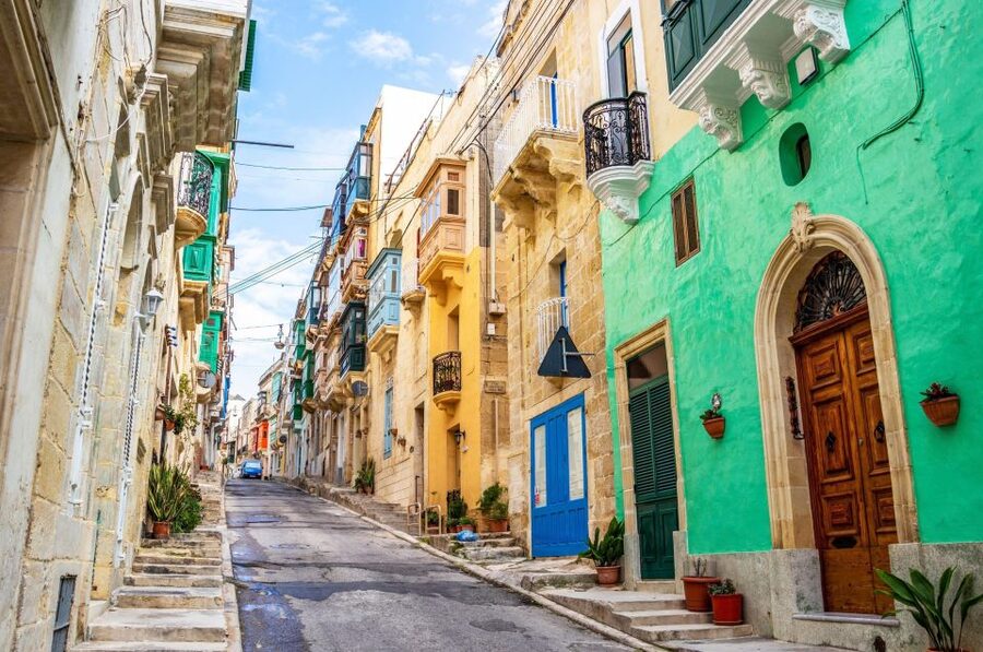 Valletta Street Food & History Tour With Private Transfers - Pastizzi and the taste of everyday Malta