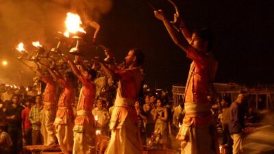 Varanasi: Night Tour with Aarti Ceremony and Street Food