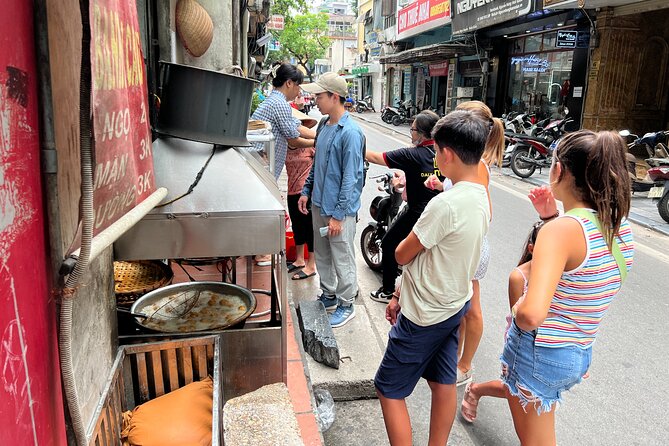 Vegan Street Food & Stories of Hanoi - The guides make or break the evening