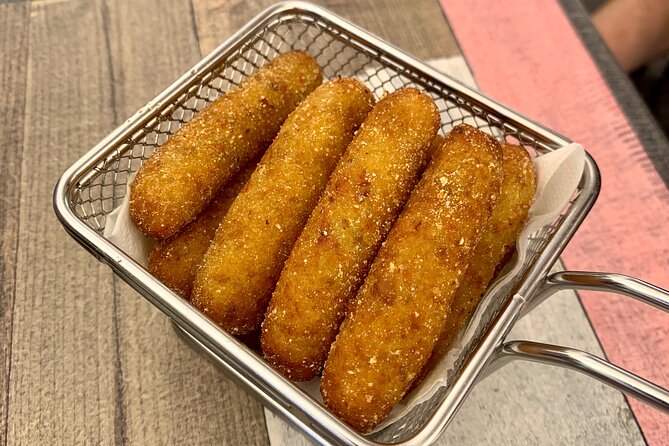 Vegan Street Food Tour - Vegan cannoli at MOON, or crostata on Tuesdays