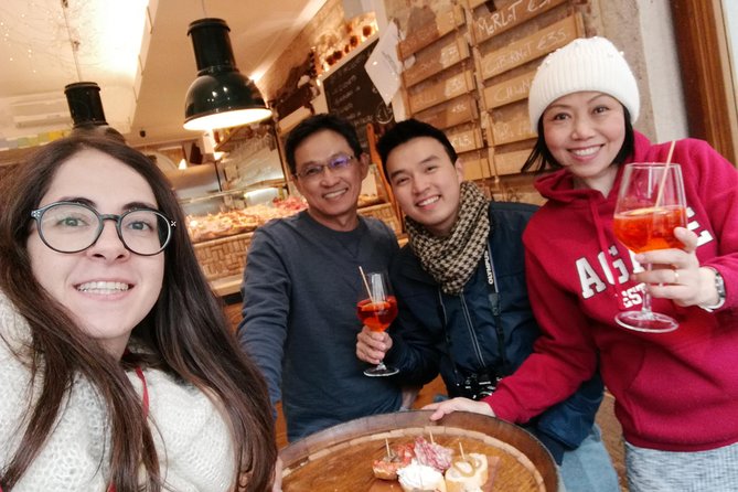 Venetian Cicchetti Street Food and Sightseeing Walking Tour - Rialto Bridge and the Market District