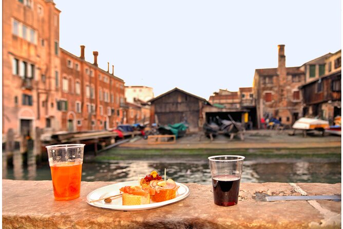 Venice Cicchetti, Spritz and Wine Tour with a Local Guide - Spritz, wine, and the second tasting round