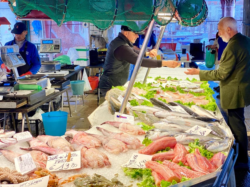 Venice: Cicchetti Street Food and Sightseeing Walking Tour - Who should book this Venice food walk?