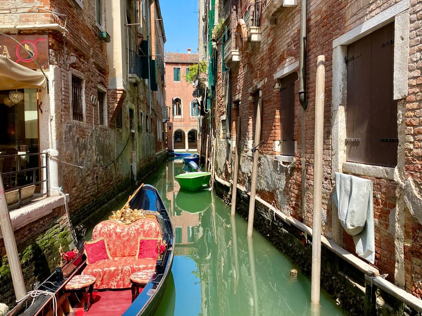 Venice: Cicchetti Street Food and Sightseeing Walking Tour - Rialto Market and the food behind the plates
