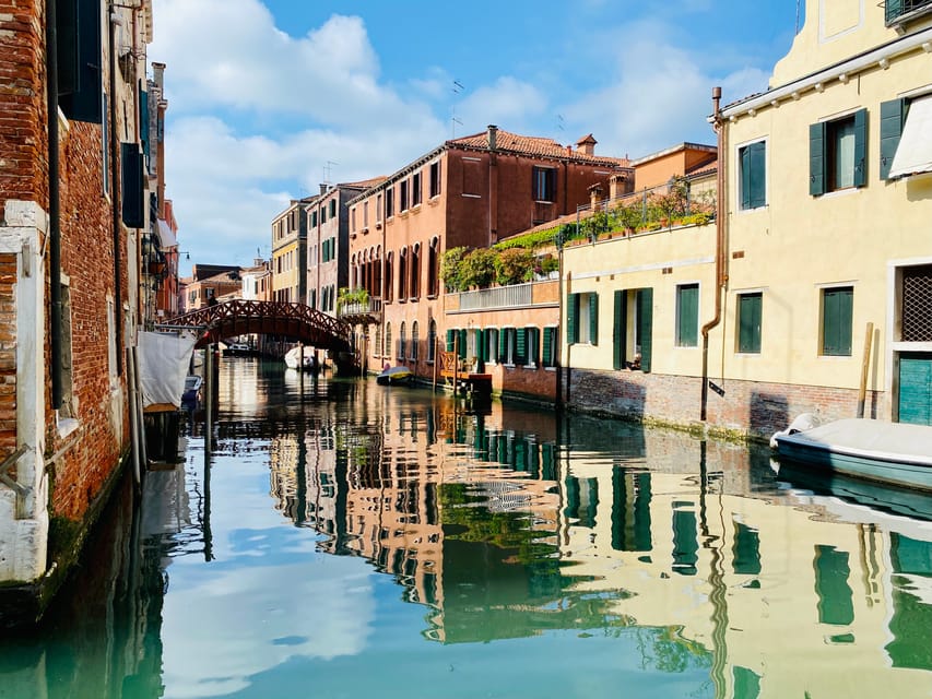 Venice: Rialto Area Street Food Tour and Sightseeing - Grand Canal views between the food stops