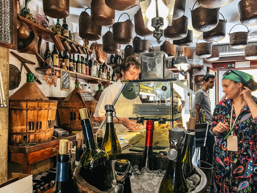 Venice: Street Food Tour with a Local Guide and Tastings - Traditional treats and a sweet finish