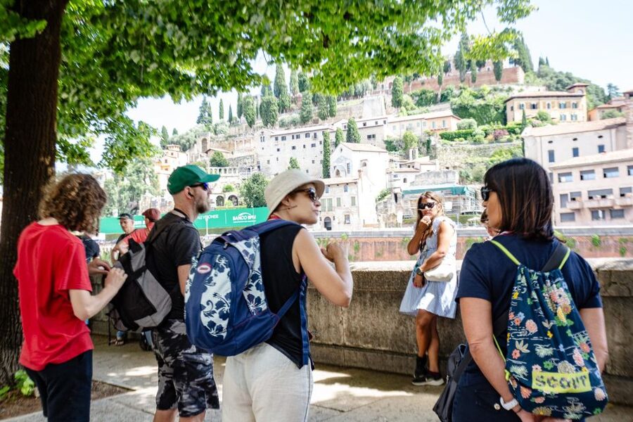 Verona: City Highlights & Street Food Walking Tour - Juliet’s House and the famous balcony