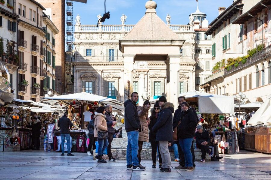 Verona: City Highlights & Street Food Walking Tour - Salami, cheese, and Valpolicella by the river