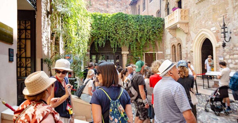 Verona: City Highlights & Street Food Walking Tour - Coffee and Baci di Giulietta at Flego Pasticceria