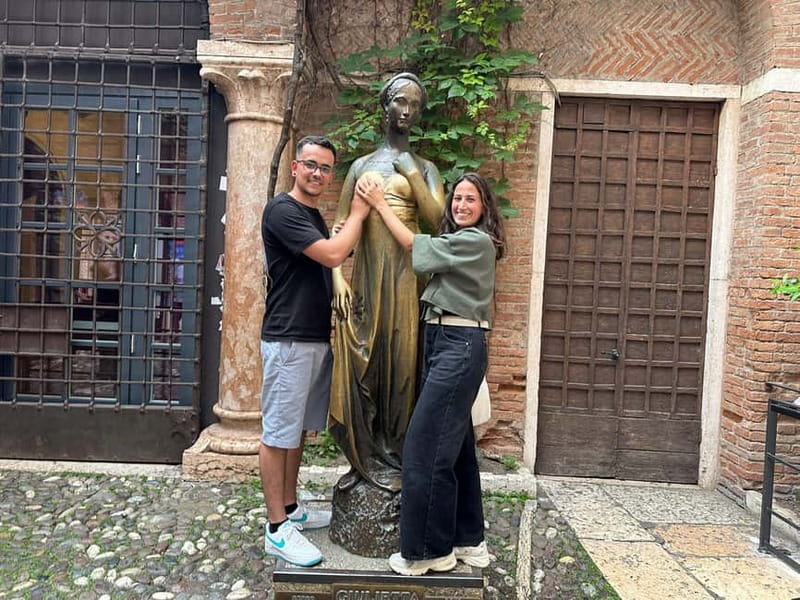 Verona: Street Food Tour and City Guided Sightseeing - Juliet’s House and Verona’s romantic story