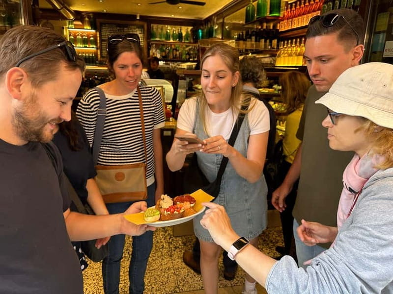 Verona: Street Food Tour and City Guided Sightseeing - Piazza delle Erbe and Piazza dei Signori