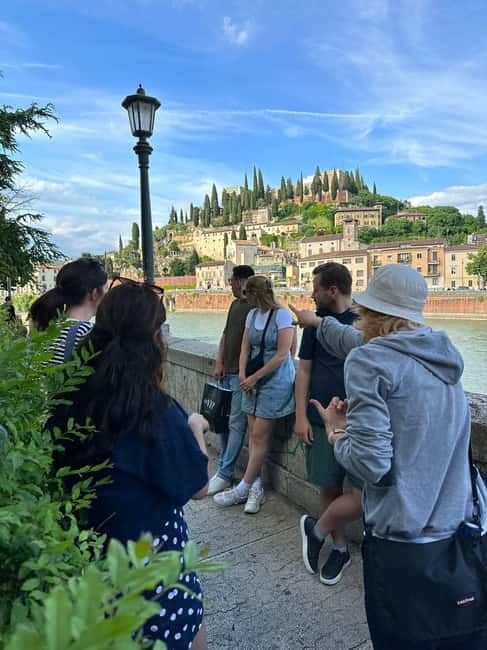Verona: Street Food Tour and City Guided Sightseeing - Gothic tombs and the road to the river
